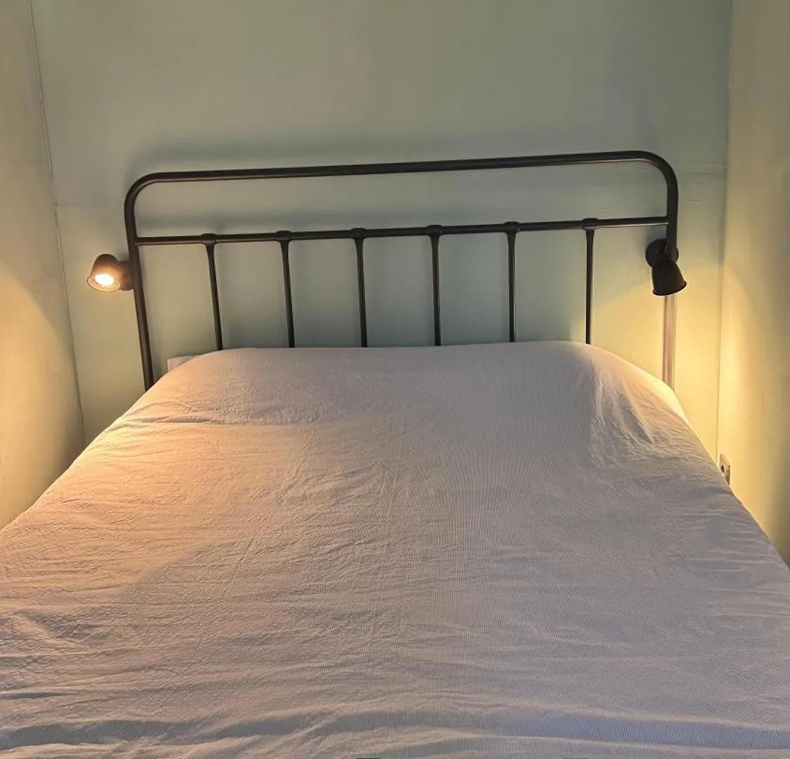 Private Room In Cologne Poll ألمانيا
