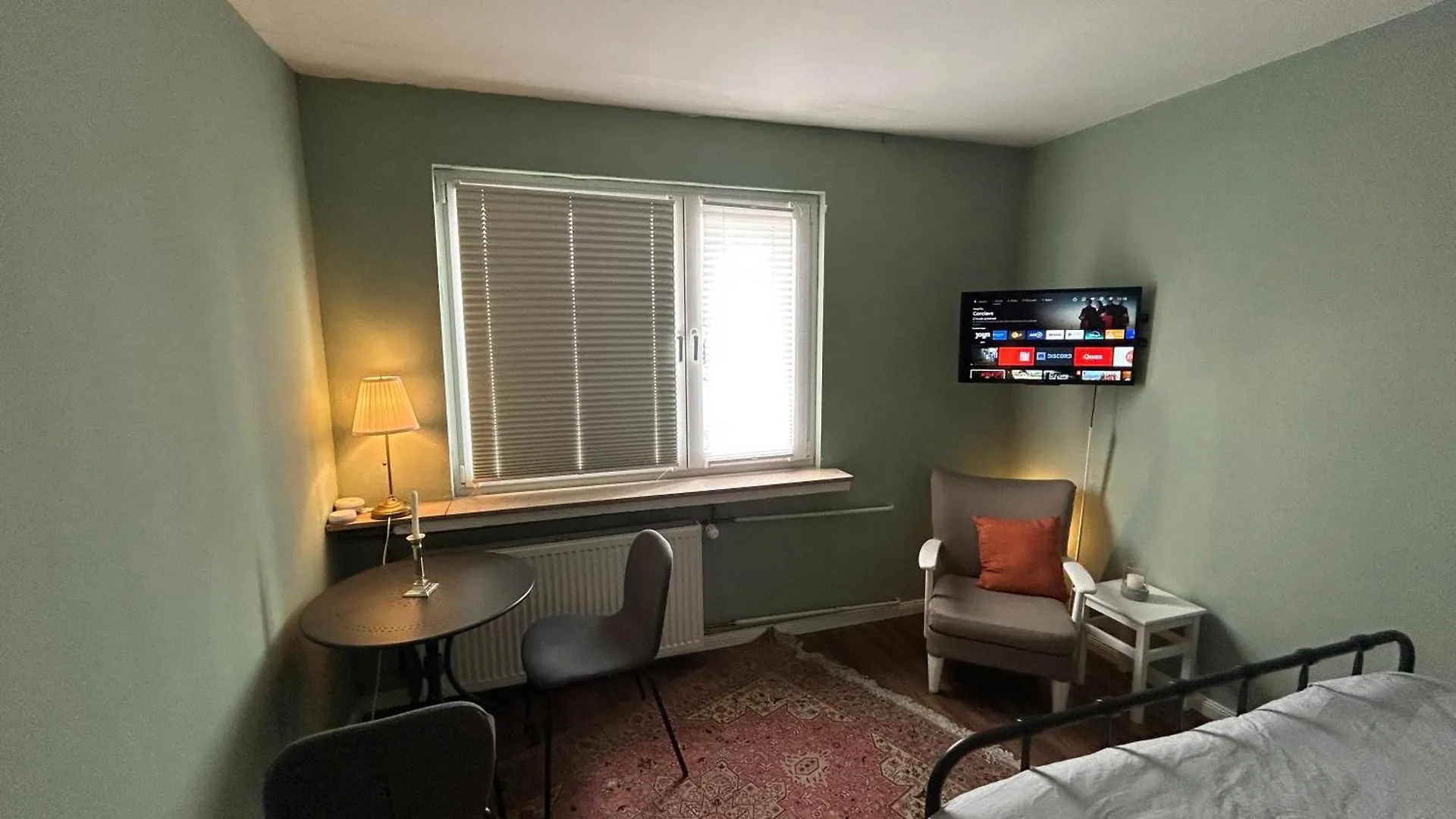 Private Room In Cologne Poll منزل للإقامة